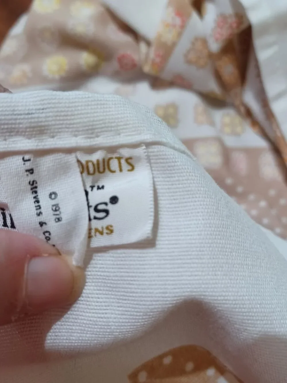 Vintage Stevens 1978 Sweet Floral Tablecloth (Wht yel red tan) 48